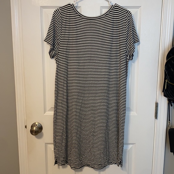 Hollister Dress! - Picture 2 of 4